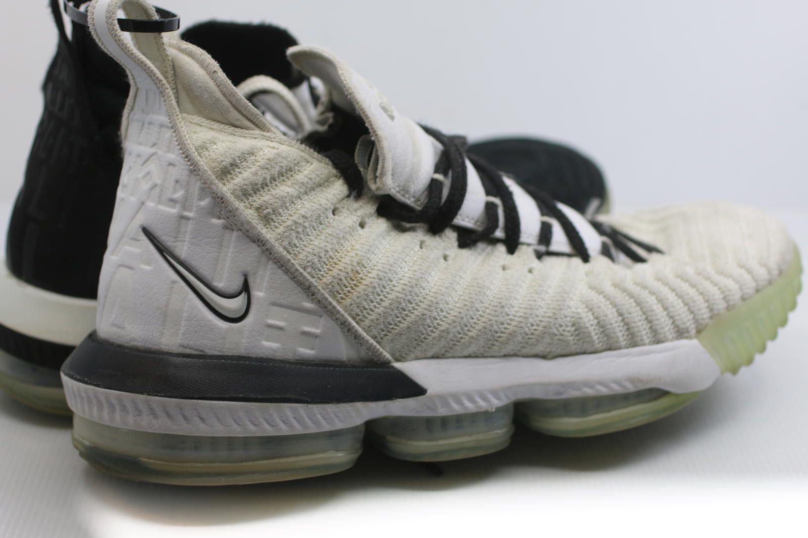 Nike Nike LeBron 16 Equality Black White BQ5969-101 US12 Size US 12 / EU 45 - 9 Thumbnail