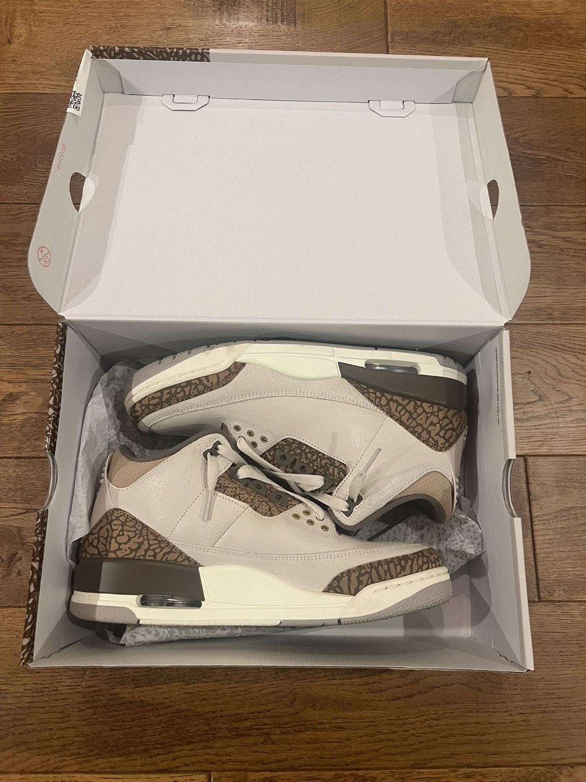 Jordan Brand × Nike Air Jordan 3 Retro Palomino Size US 9 / EU 42 - 9 Thumbnail