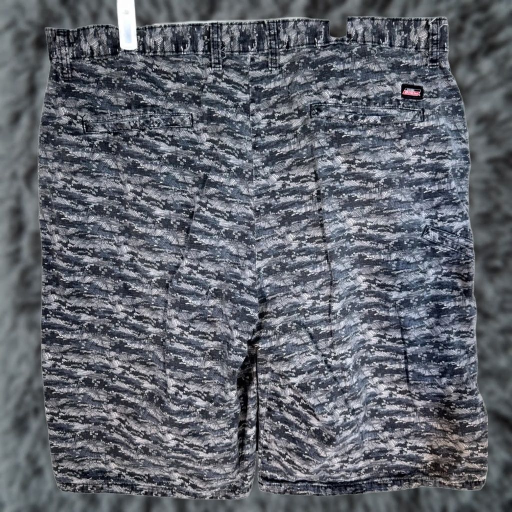 Dickies Dickies Shorts Mens Ripstop Black Camouflage Cotton Flat Front 40 Adult Regular Waist Inseam 12in Front Flat Front Casual Workwear Chin*** Size US 40 / EU 56 - 1 Thumbnail