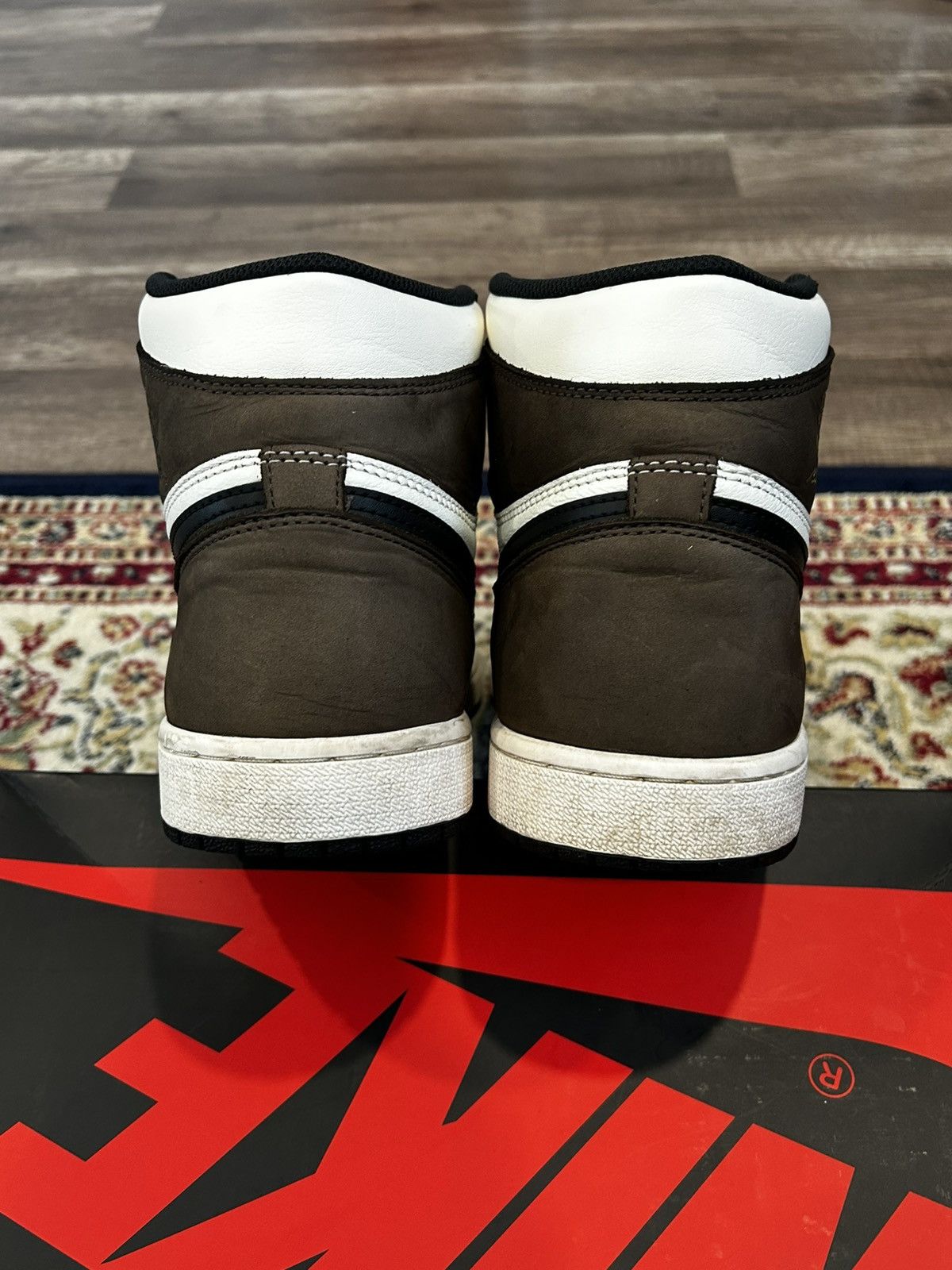 Jordan Brand Air Jordan 1 High OG Dark Mocha Size US 10.5 / EU 43-44 - 6 Thumbnail
