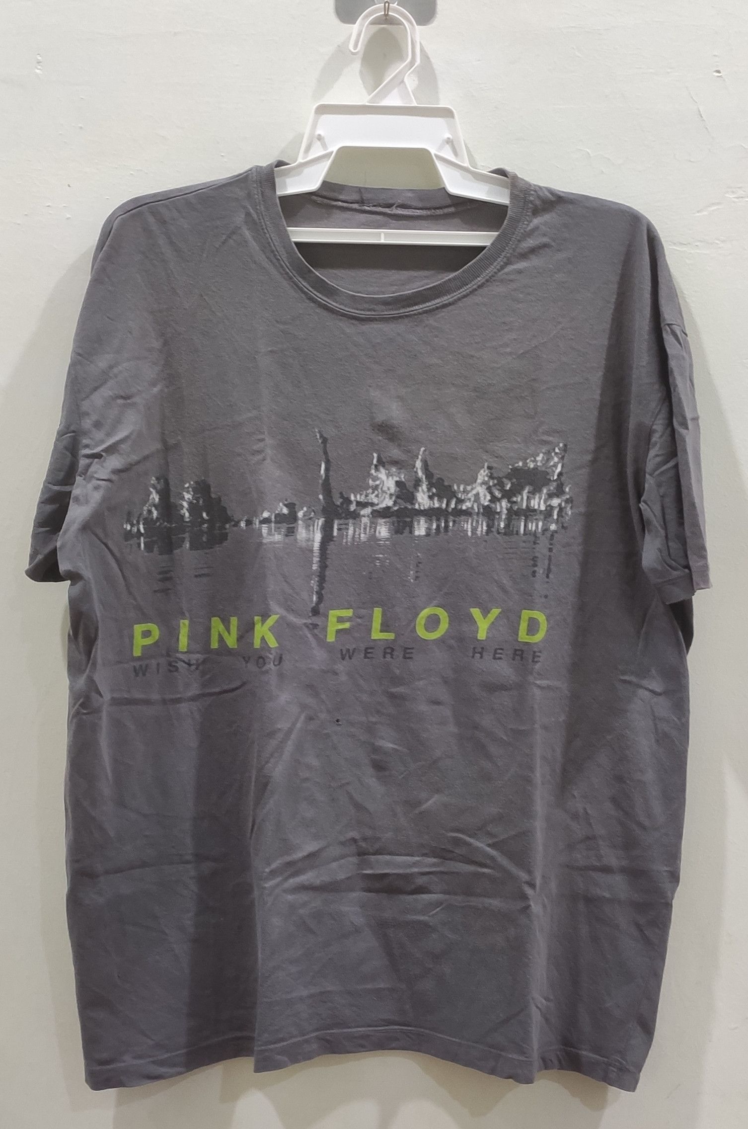 Pink Floyd × Vintage Vintage Sunfaded Distressed Pink Floyd XXL size Size US XL / EU 56 / 4 - 1 Thumbnail