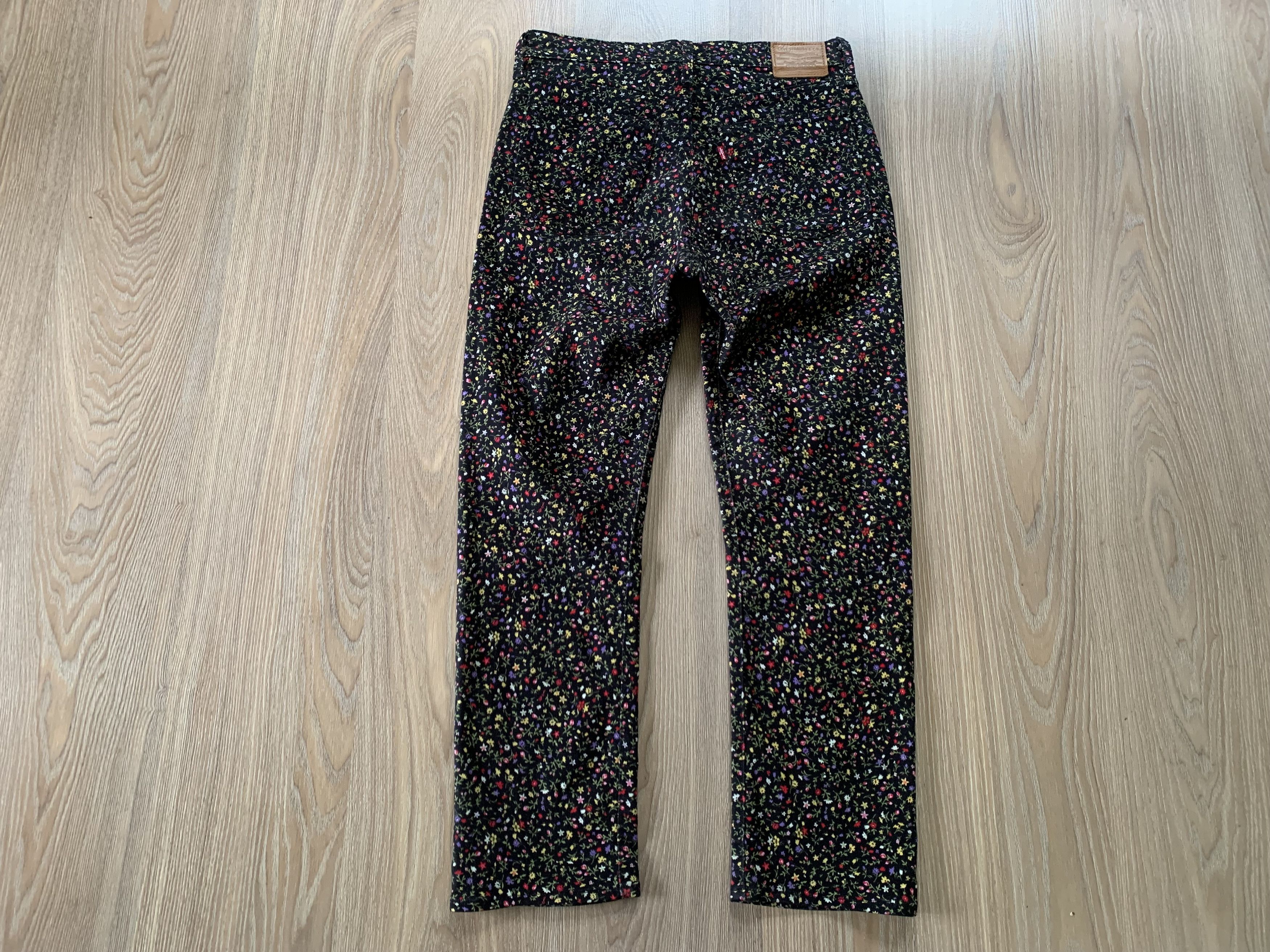 Levi's Women’s Levi’s Premium Wedgie Straight Floral Black Jeans Size 30" / US 8 / IT 44 - 3 Thumbnail