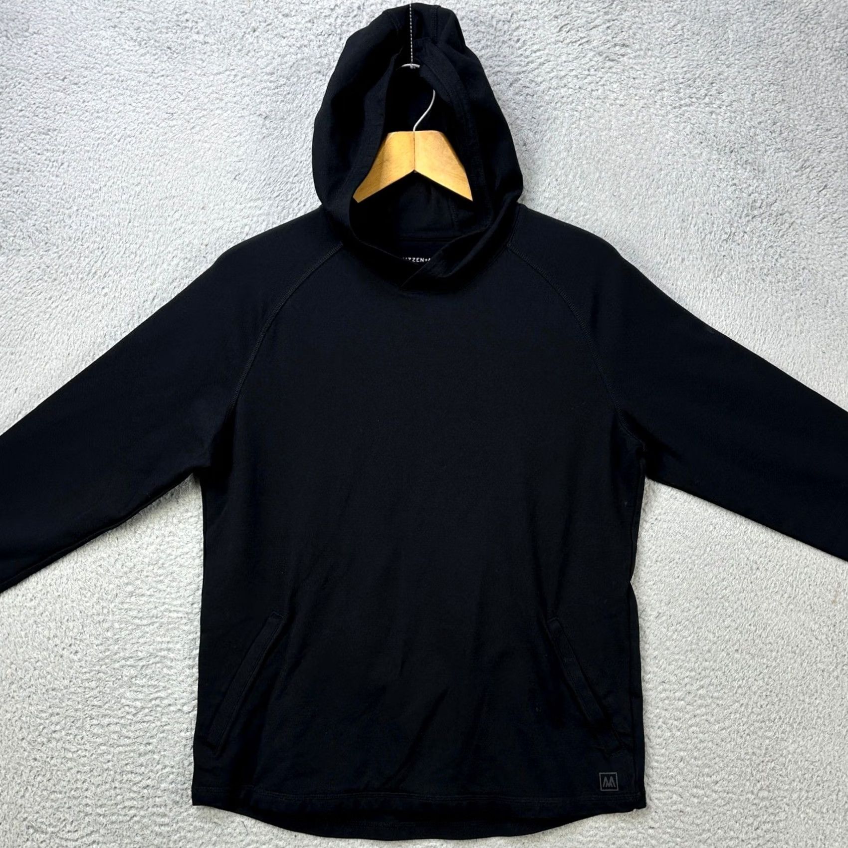 Mizzen+Main Mizzen Mein Shirt Hoodie Mens Medium Black Lightweight Stretch Athletic Shirt Hoodie Mens Large? Size US M / EU 48-50 / 2 - 3 Thumbnail