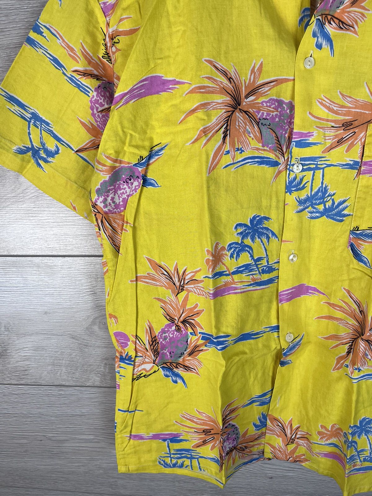 Vintage Vintage Mens Hawaiian Button Down Shirt size M Size US M / EU 48-50 / 2 - 8 Thumbnail