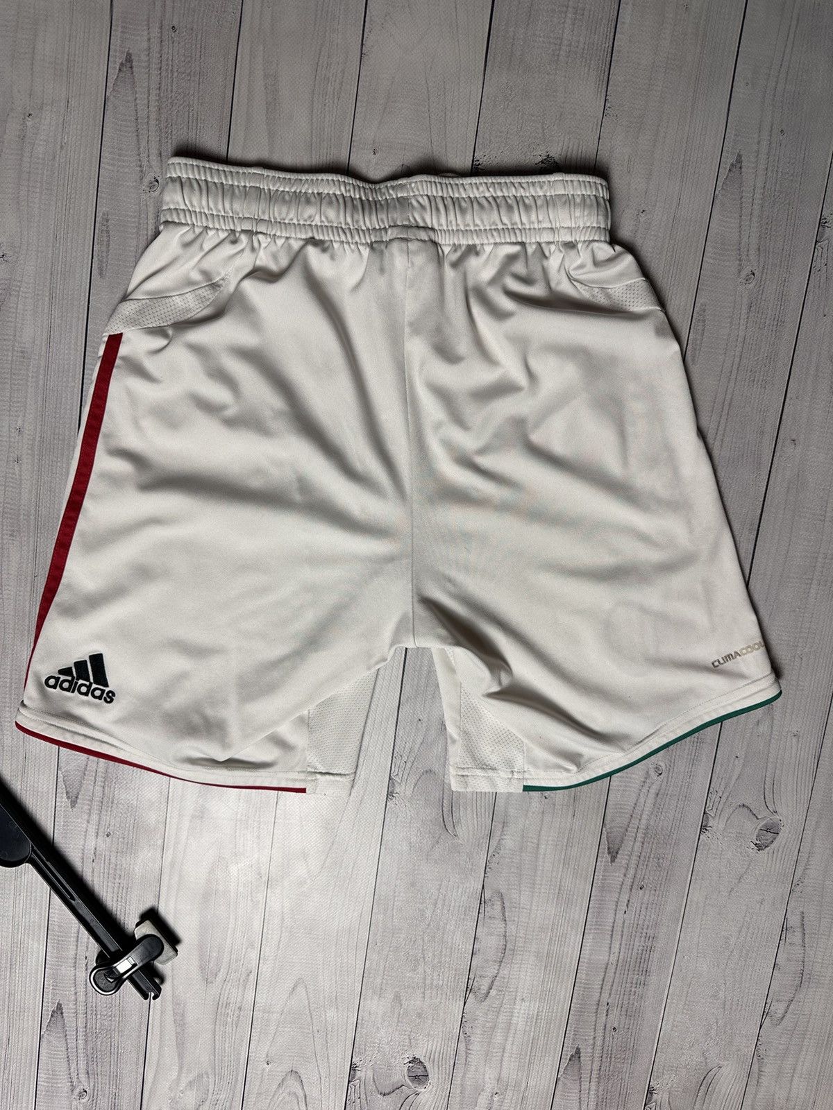 Adidas × Vintage Vintage AC Milan soccer shorts adidas white size S Size US 30 / EU 46 - 6 Thumbnail