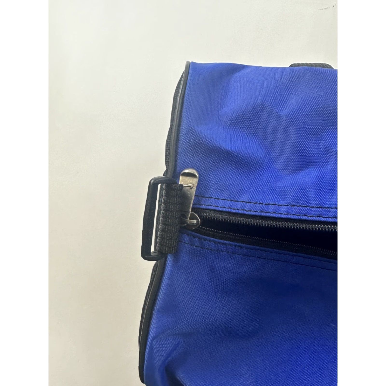Nike VINTAGE Nike Duffle Bag Black Blue Gym Equipment Size ONE SIZE - 6 Thumbnail