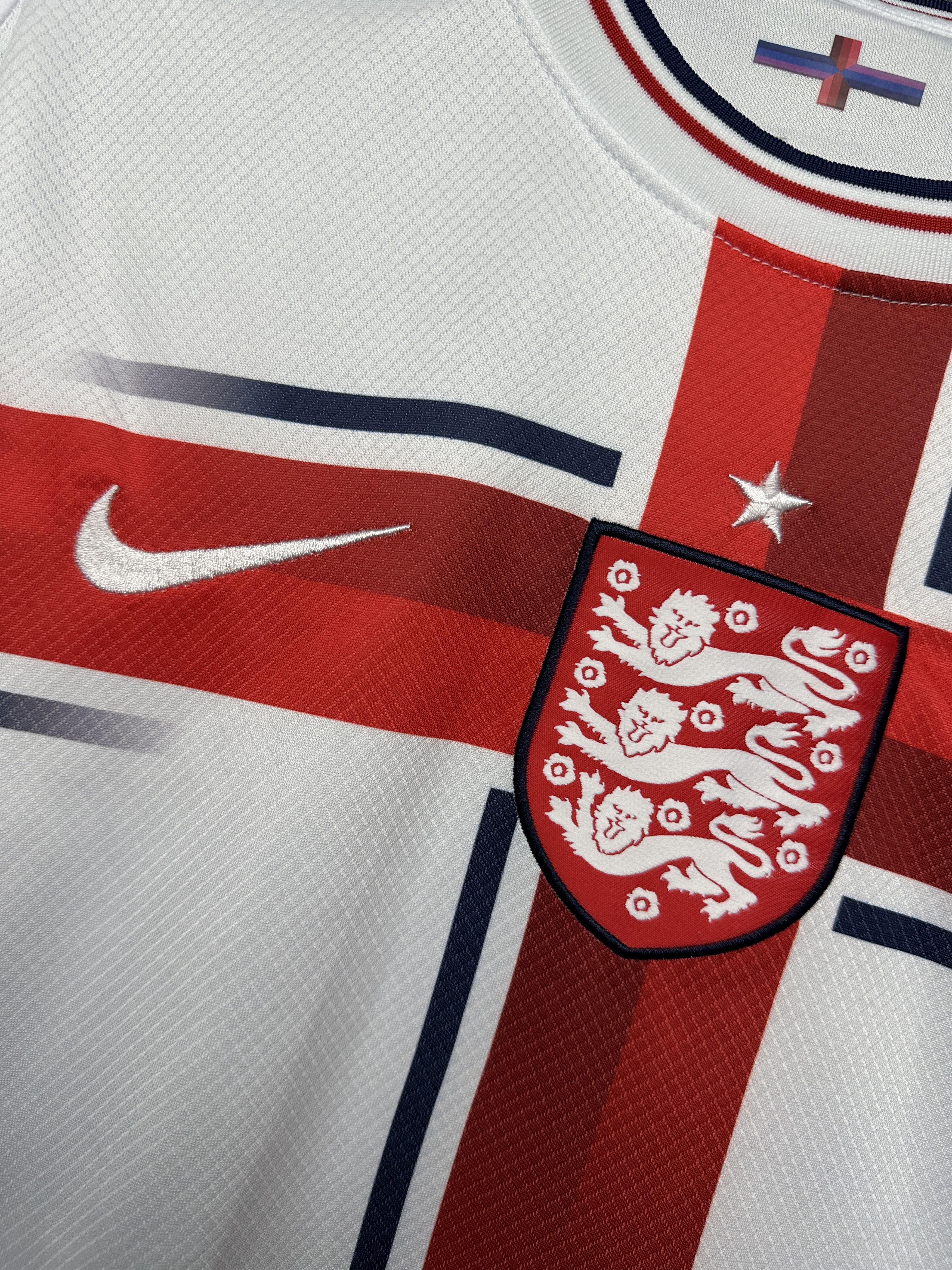 Nike Nike Dri Fit England Mens T-Shirt Jersey Size US S / EU 44-46 / 1 - 3 Thumbnail