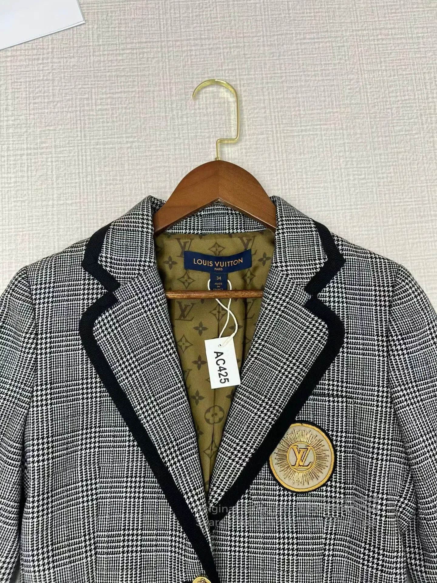 Louis Vuitton Louis Vuitton Plaid Embroidered Casual Blazer. Size XXS / US 00 / IT 34 - 2 Thumbnail