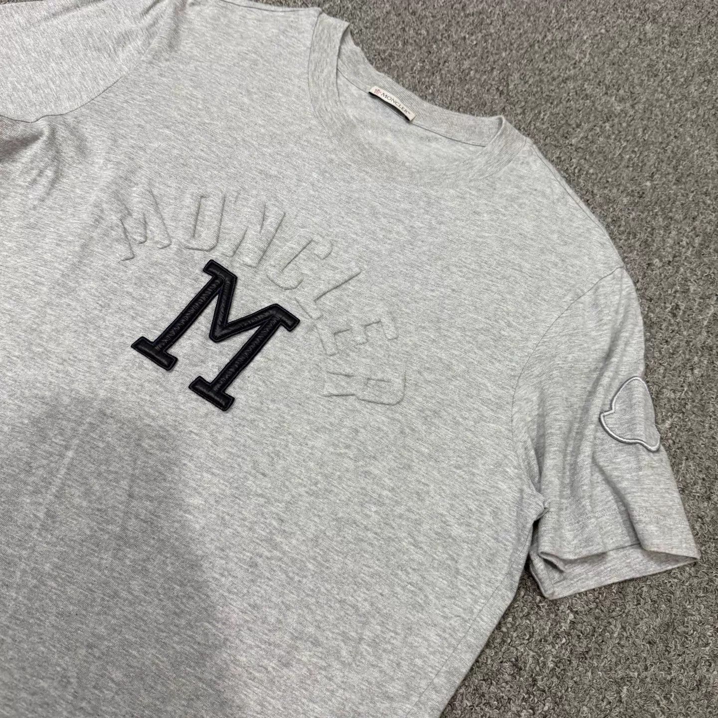 Moncler Moncler Gray Embossed Logo Short Sleeve M 99 New Size US M / EU 48-50 / 2 - 3 Thumbnail
