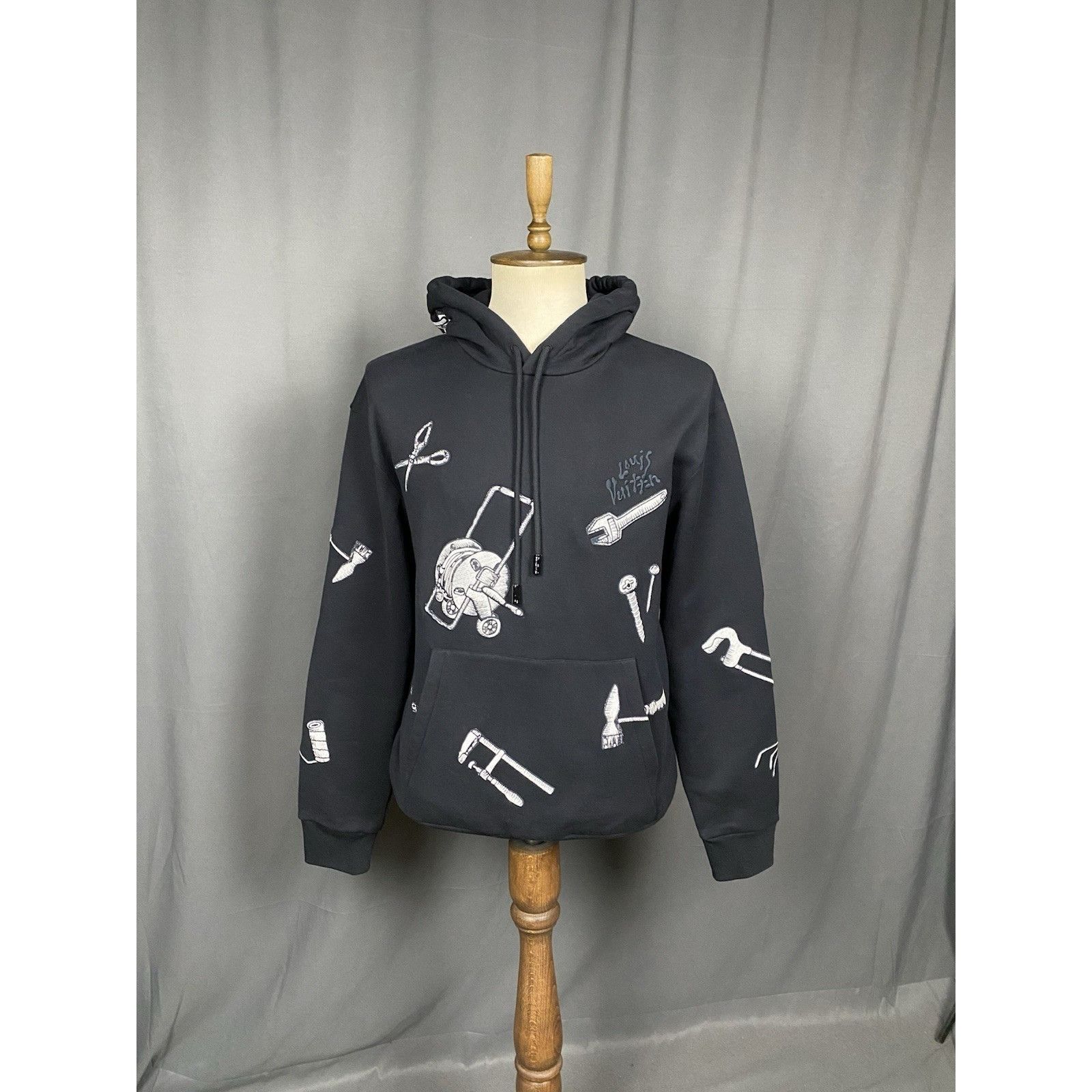 Louis Vuitton NWT Louis Vuitton Multi-Tools Embroidered Men's Black Hoodi Size US XXL / EU 58 / 5 - 1 Thumbnail