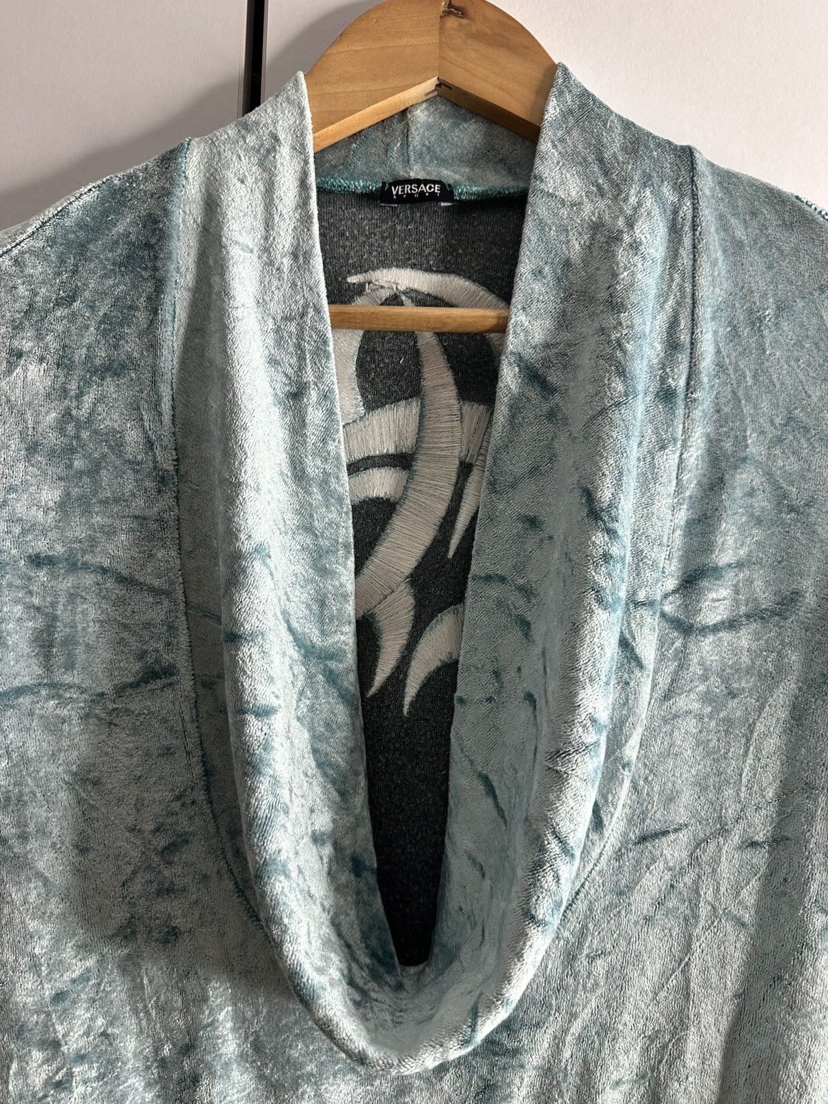 Versace Versace velour sweatshirt vintage Size XS / US 0-2 / IT 36-38 - 4 Thumbnail