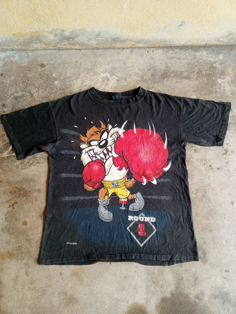 Vintage Vintage 93 Tasmanian Devil Looney Tunes Boxing T-Shirt (L) Size US L / EU 52-54 / 3 - 1 Thumbnail