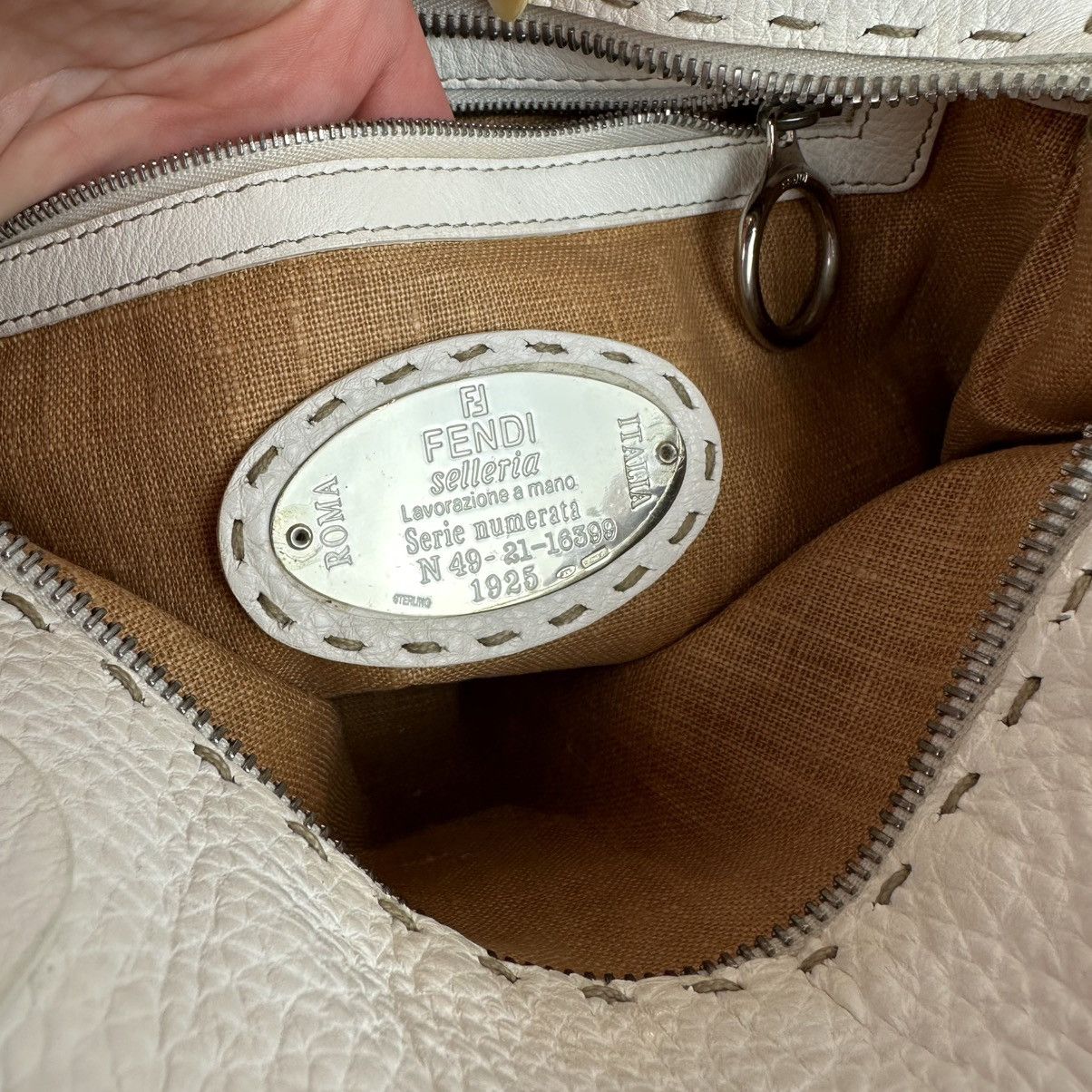 Fendi Fendi Small Raffia Selleria Trapezio Hobo Bag Size ONE SIZE - 18 Thumbnail