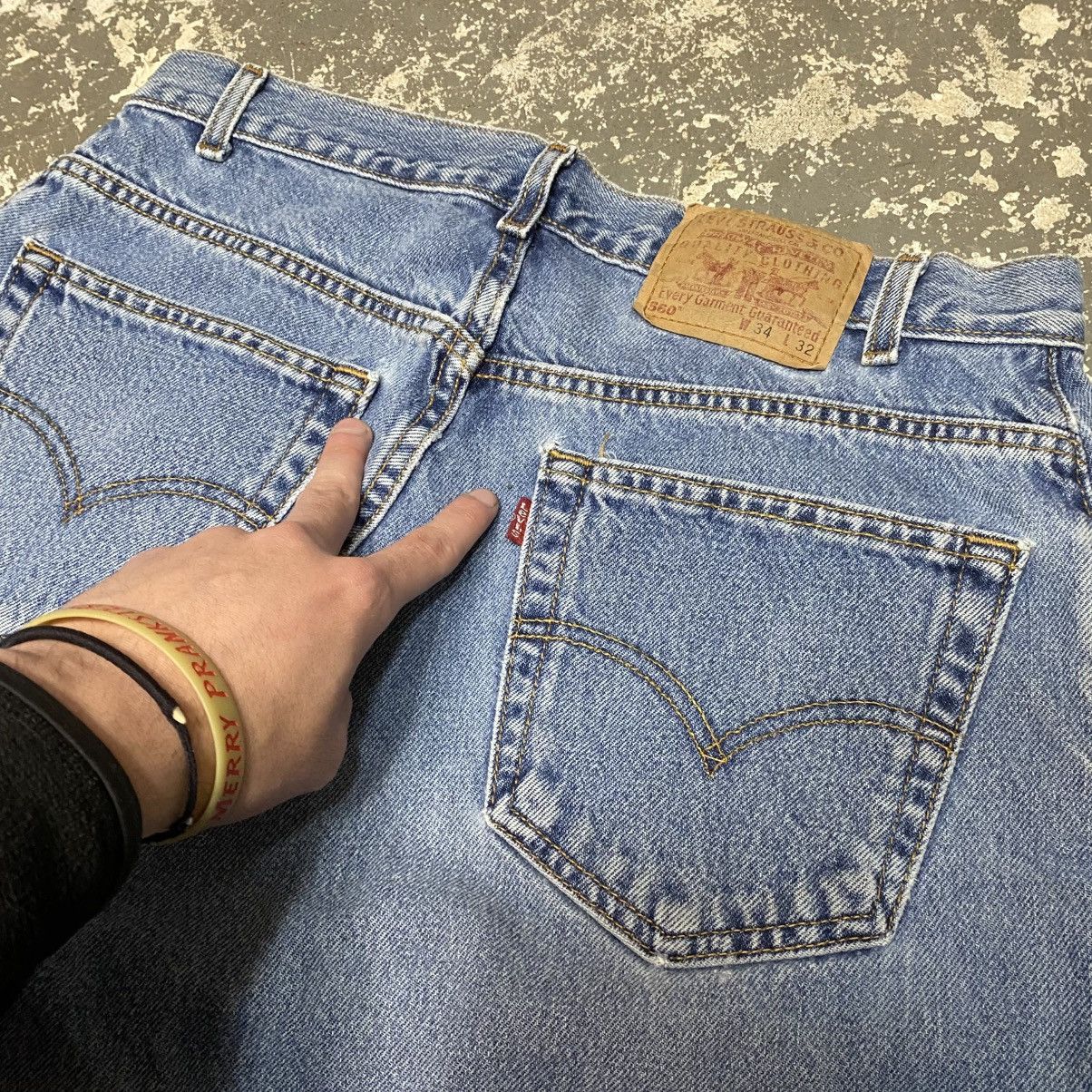 Levi's × Vintage Vintage Levi’s 560 Baggy Fit Blue Denim Jeans USA 90s Size US 33 - 12 Thumbnail