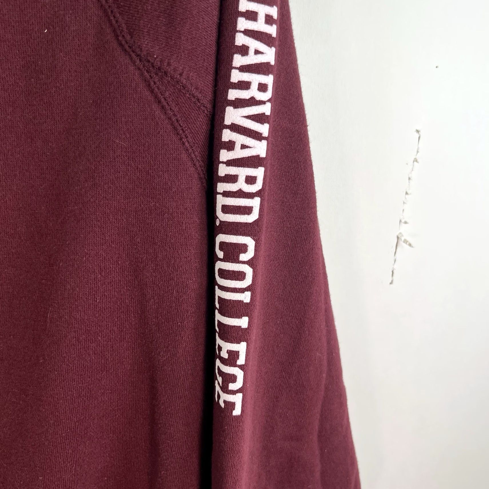 Champion VINTAGE Champion Harvard College 2015 Grad Hooded Sweatshirt Mens 2XL Crimson Red Ivy Logo 90s College Hoodie Mens Size US XXL / EU 58 / 5 - 2 Thumbnail