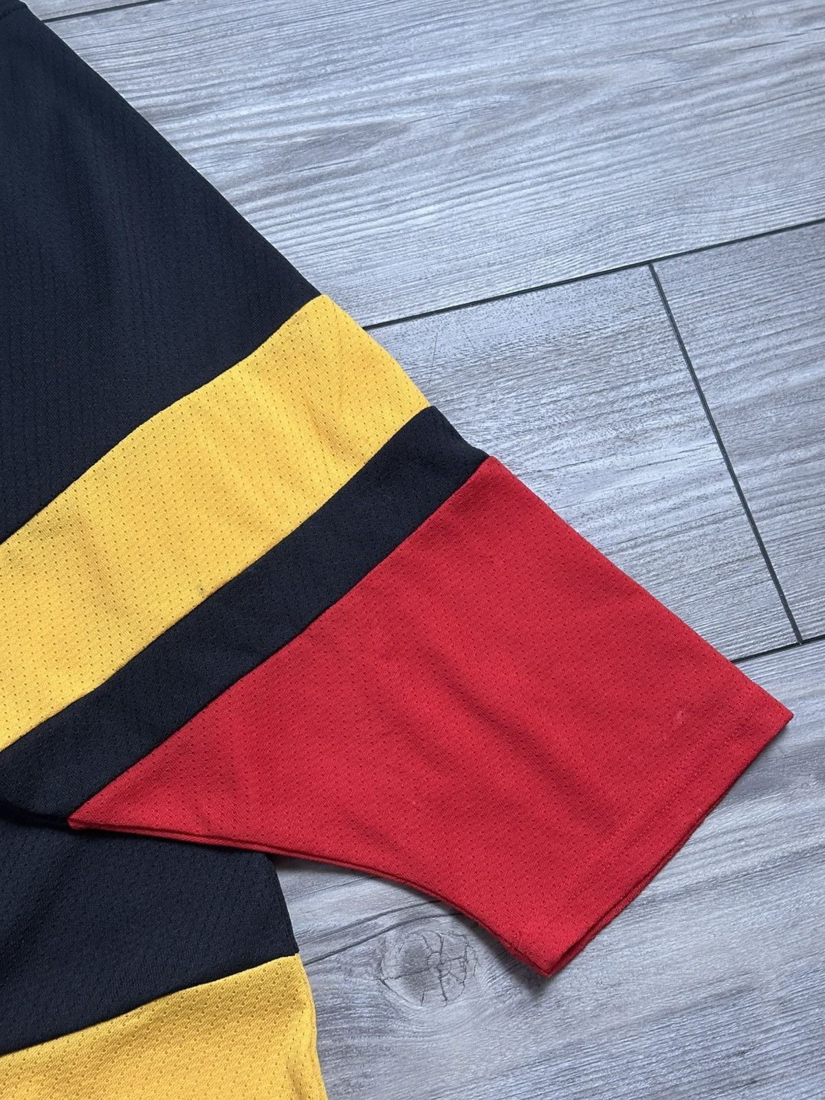 NHL Vintage 90’s NHL Calgary Flames CCM Jersey Size US M / EU 48-50 / 2 - 5 Thumbnail