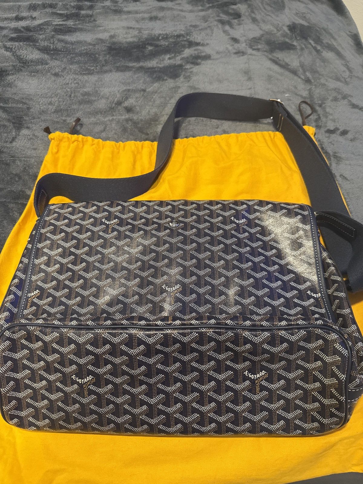 Goyard Captien Mm Messenger Bag in Blue, Men's