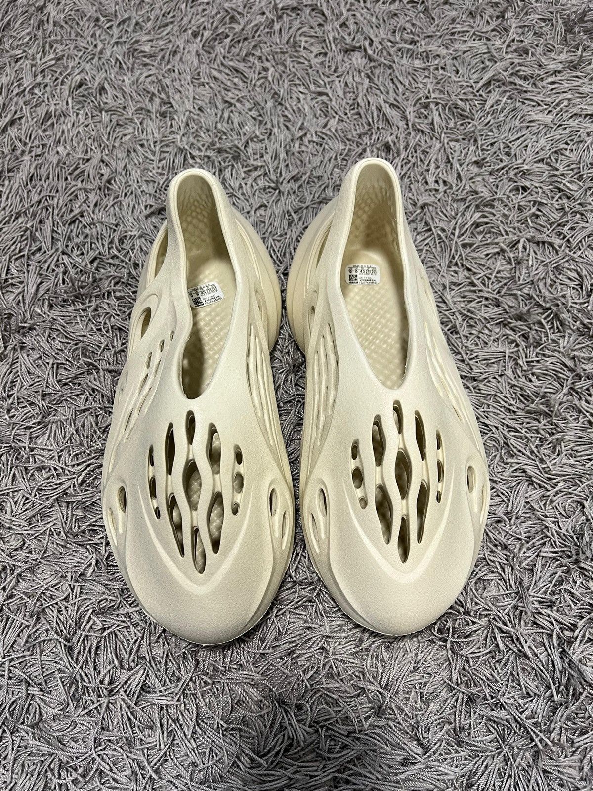 Adidas Adidas Yeezy Foam RNNR Sand Size US 9 / EU 42 - 2 Thumbnail