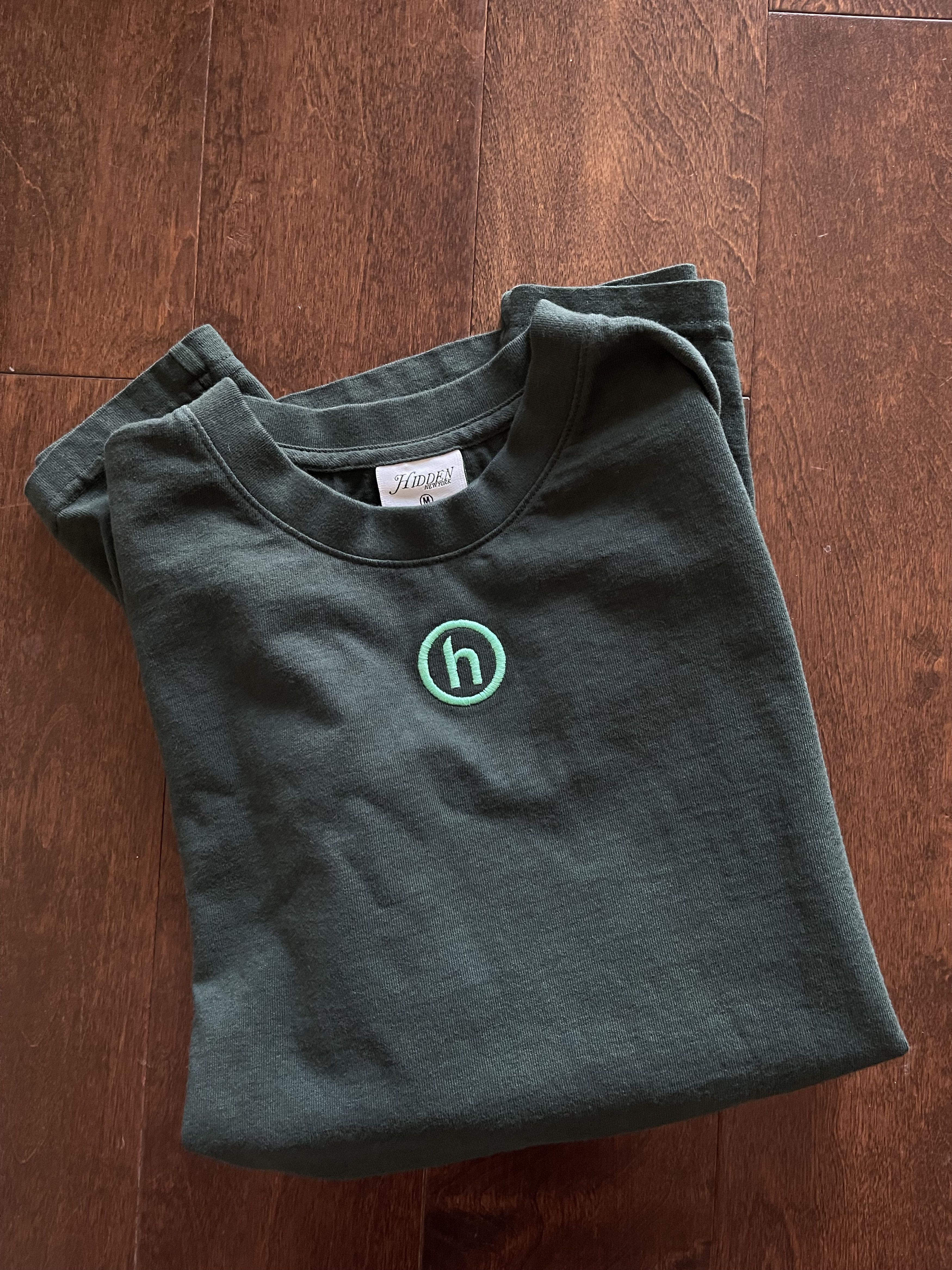 HIDDEN Hidden NY Mini Logo Tee Dark Green T-Shirt FW22 Size US M / EU 48-50 / 2 - 1 Thumbnail