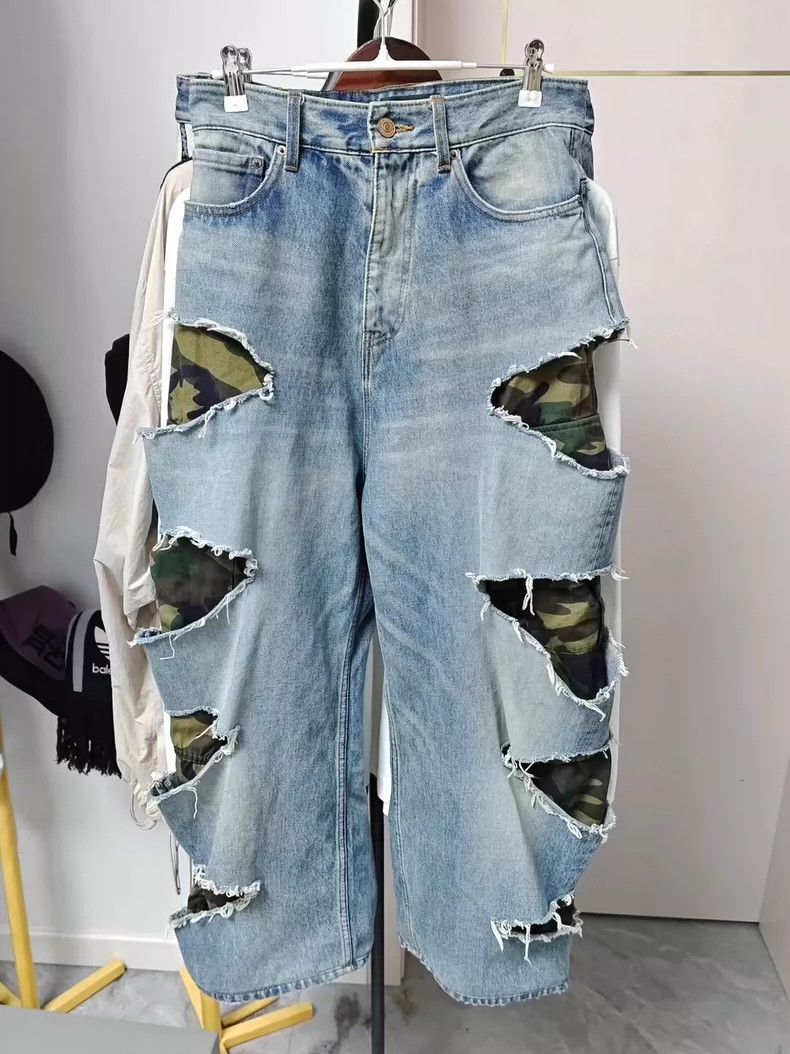 Balenciaga Balenciaga size XXS Tomorrowland Double Camo Cow King Jeans Size US 26 / EU 42 - 1 Thumbnail