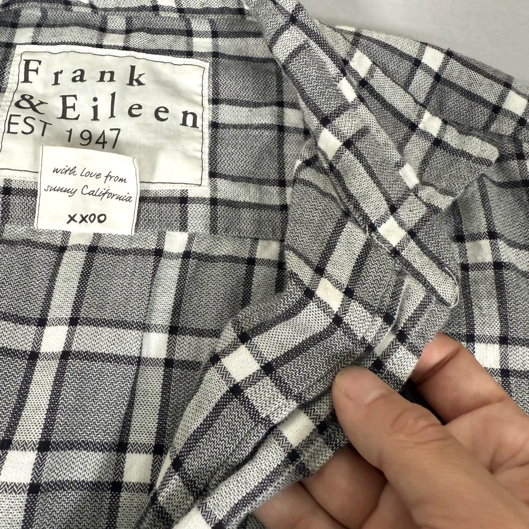 Frank & Eileen VINTAGE no? (Wait: item not vintage) - Frank & Eileen Shirt Womens Small Gray White Plaid Grayson Italian Fabric Casual Size S / US 4 / IT 40 - 3 Thumbnail