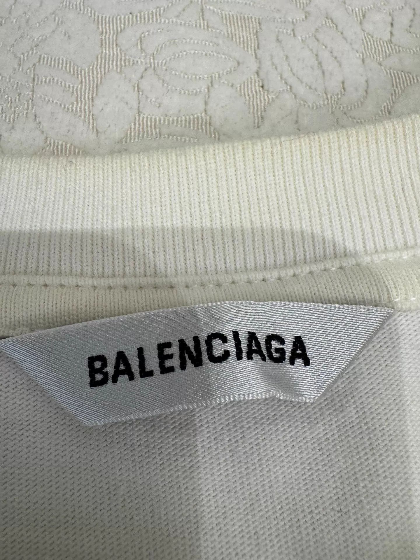 Balenciaga Balenciaga Women's White Regular SS T-Shirt S Size S / US 4 / IT 40 - 4 Thumbnail