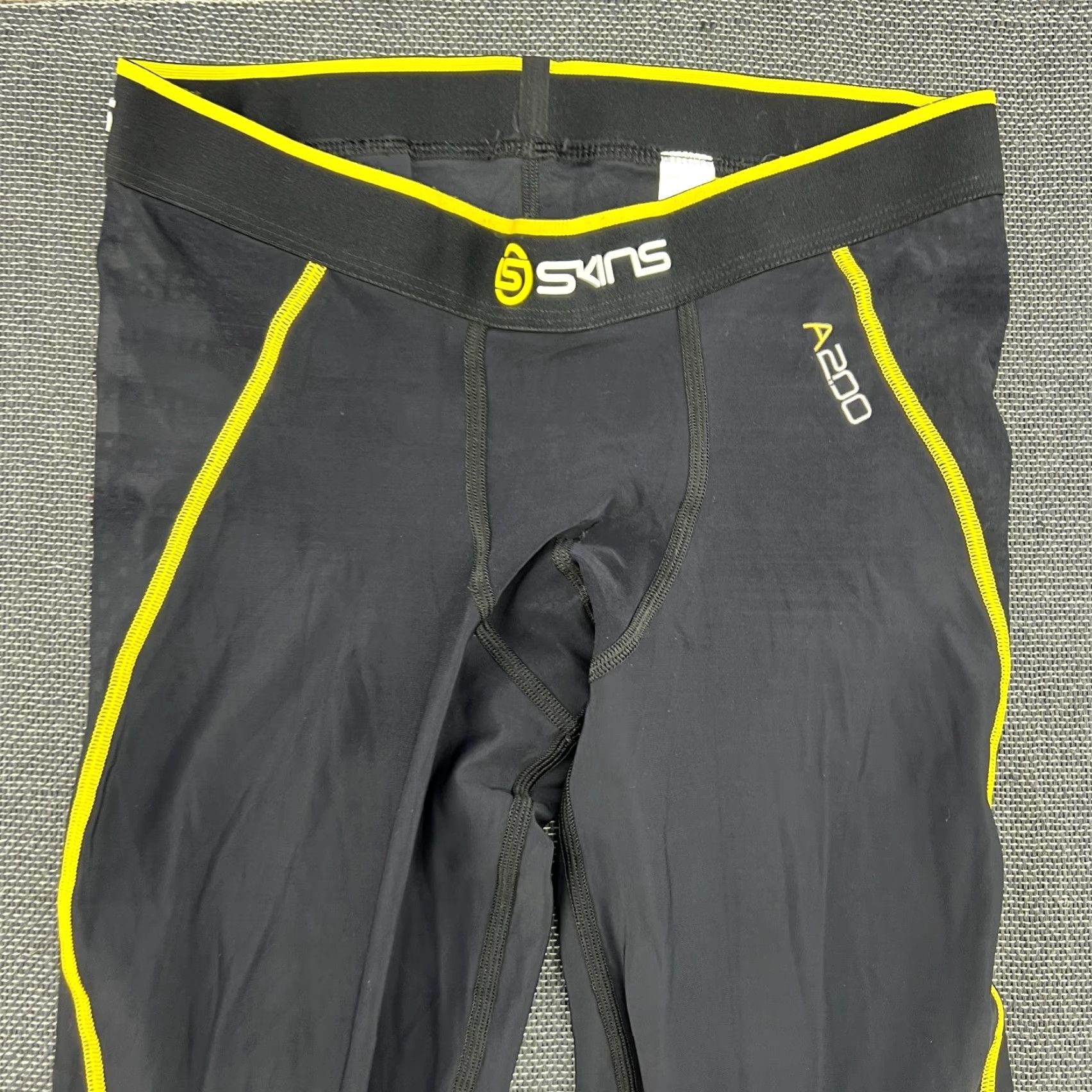 Vintage SKINS A200 Mens Compression Pants Medium Sport Spandex Black Tights Athletic Shirt? Size US 31 - 5 Thumbnail