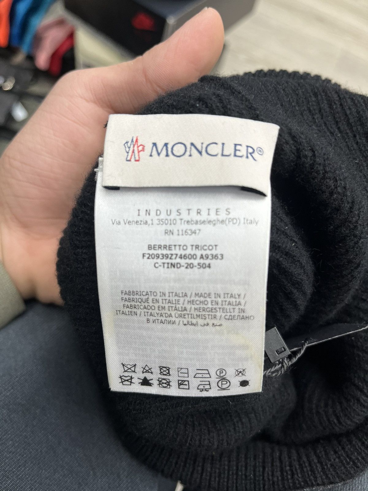 Moncler Black Moncler Logo Beanie Size ONE SIZE - 4 Thumbnail