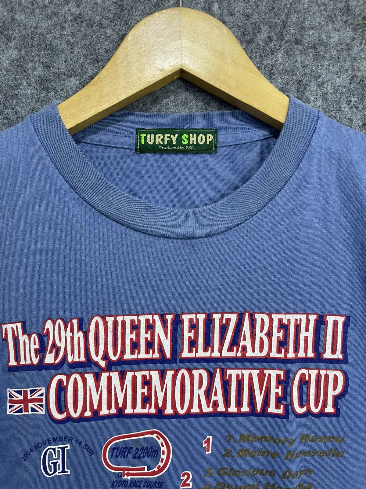 Vintage Vtg The 29th Queen Elizabeth II Commemorative Cup T-Shirt Size US M / EU 48-50 / 2 - 3 Thumbnail