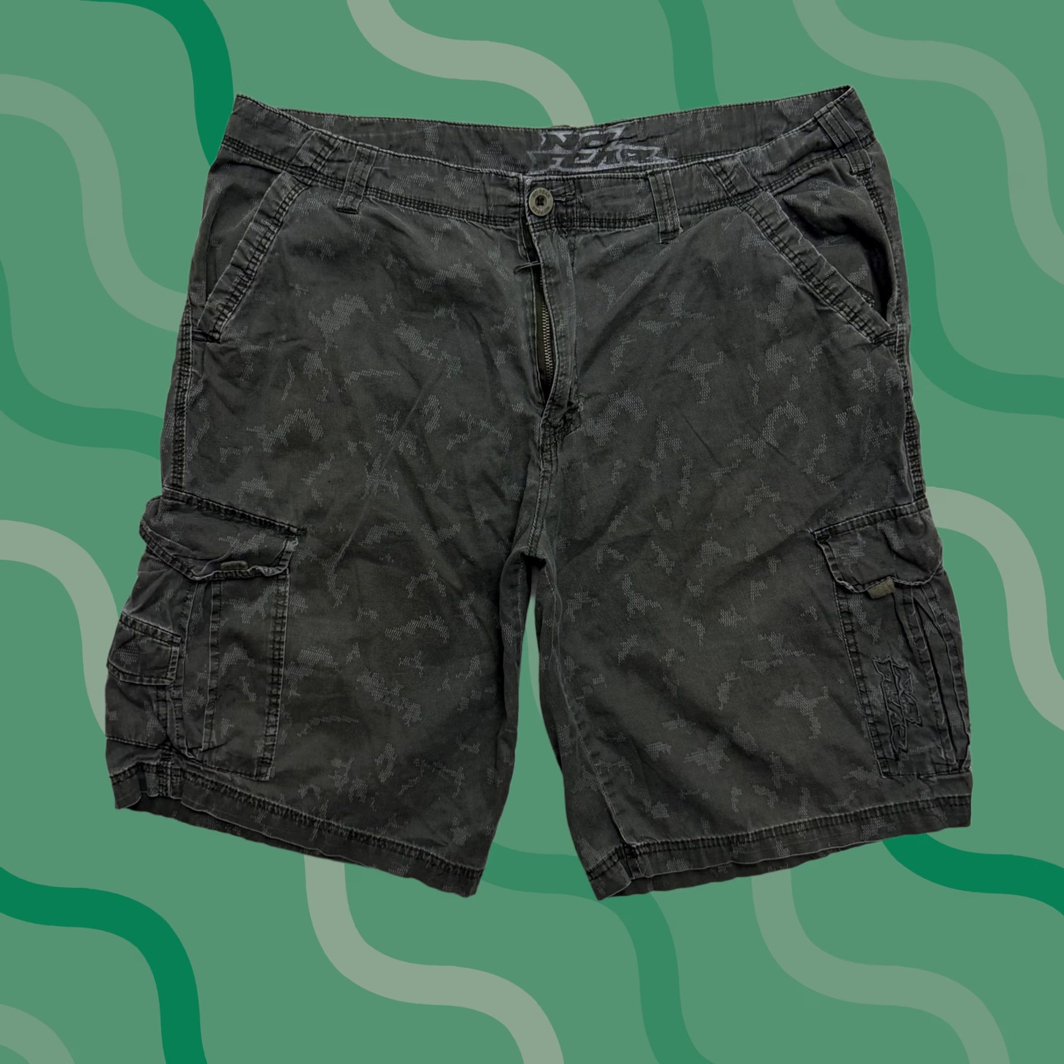 No Fear No Fear Royal Cargo Shorts Mens 38 Gray Camo Relaxed Inseam 12 in Summer Cargo Pocket Shorts Size US 38 / EU 54 - 1 Thumbnail