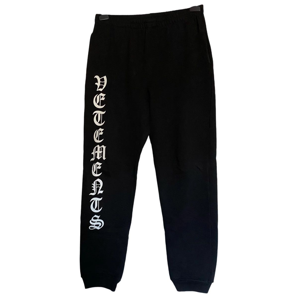 Vetements Vetements Gothic Logo Pants F/W 20 DEMNA GVASALIA Size US 33 - 1 Thumbnail