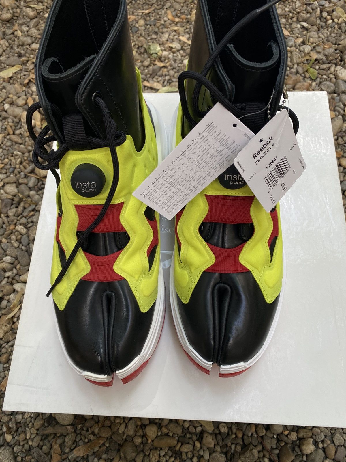 Maison Margiela Maison Margiela x Reebok Tabi Insta Pump Sneakers Size US 10 / EU 43 - 4 Thumbnail