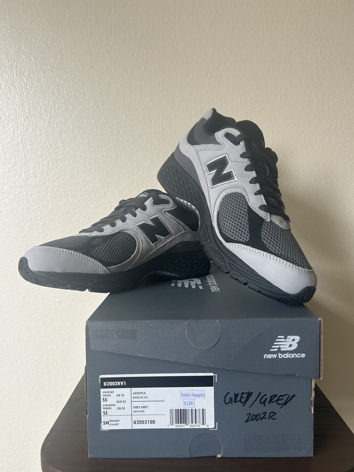 New Balance New Balance 2002R Sneaker Size US 9 / EU 42 - 2 Thumbnail