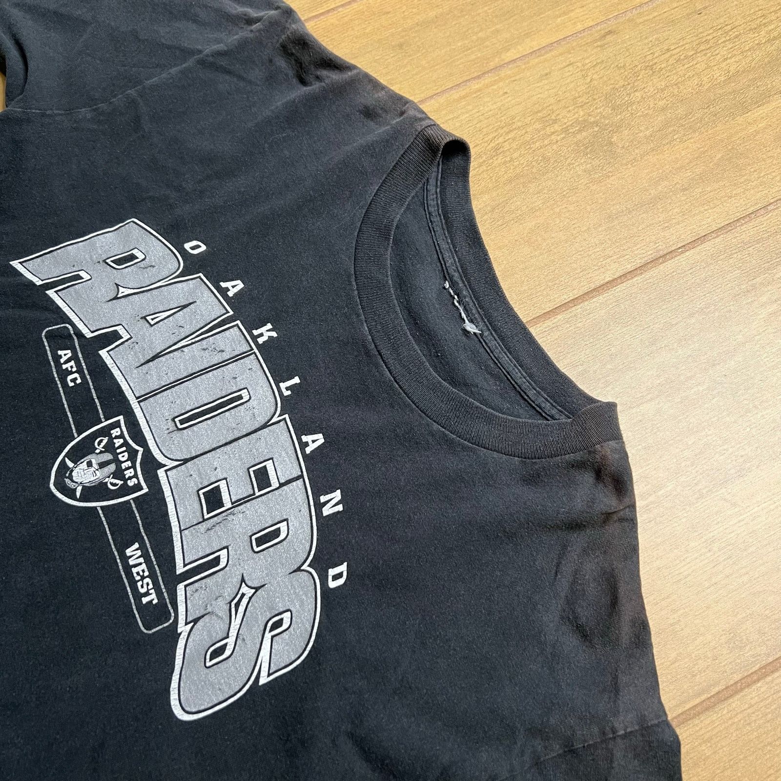 Vintage Y2K Oakland Raiders NFL 2000s T-shirt Mens Size M/L loose Size US L / EU 52-54 / 3 - 4 Thumbnail