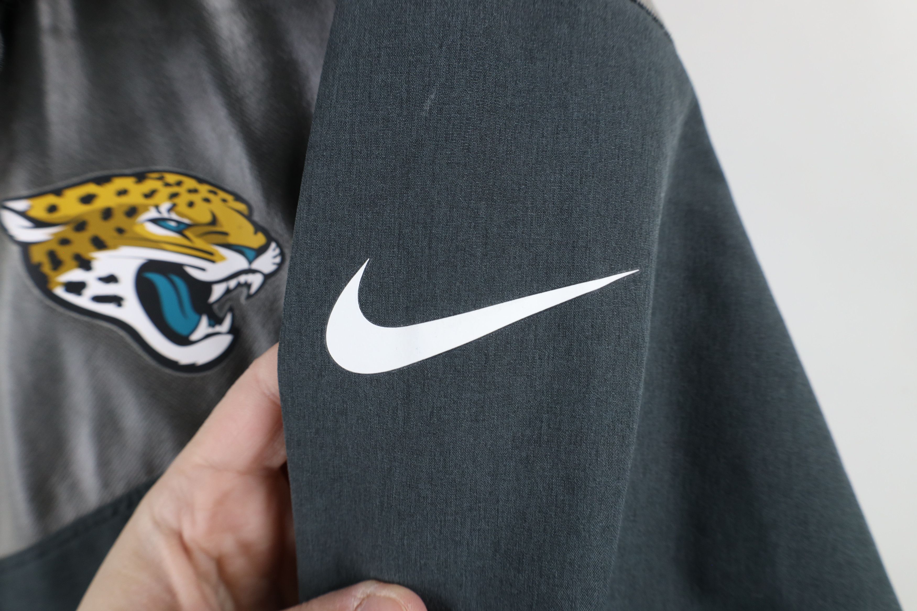 Nike × Vintage Nike On Field Jacksonville Jaguars Football Hooded Jacket Size US L / EU 52-54 / 3 - 4 Thumbnail