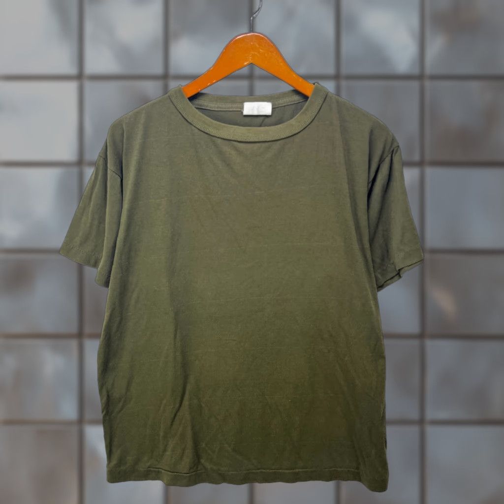 Olive VINTAGE 90s Olive Blank Undershirt XL Men Shirt XL Olive Green Cotton Knit Logo 90s Theme Mens Size US XL / EU 56 / 4 - 1 Thumbnail