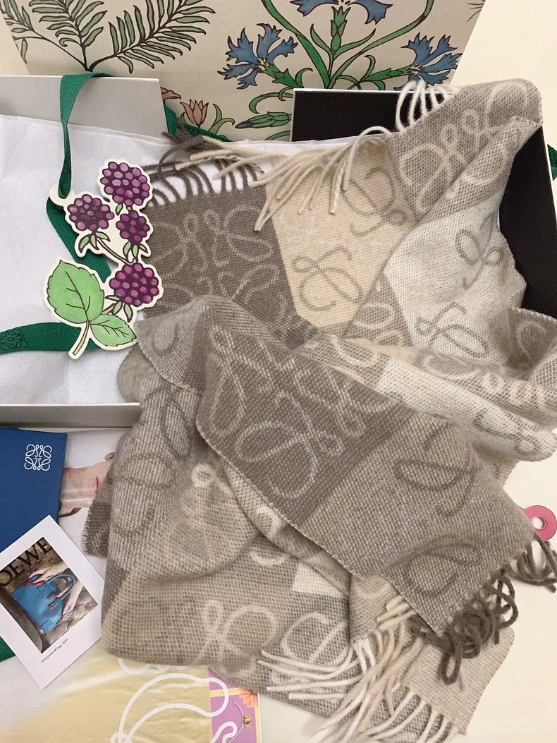 Loewe LOEWE Chessboard logo printed Kashmir cashmere scarf Size ONE SIZE - 3 Thumbnail