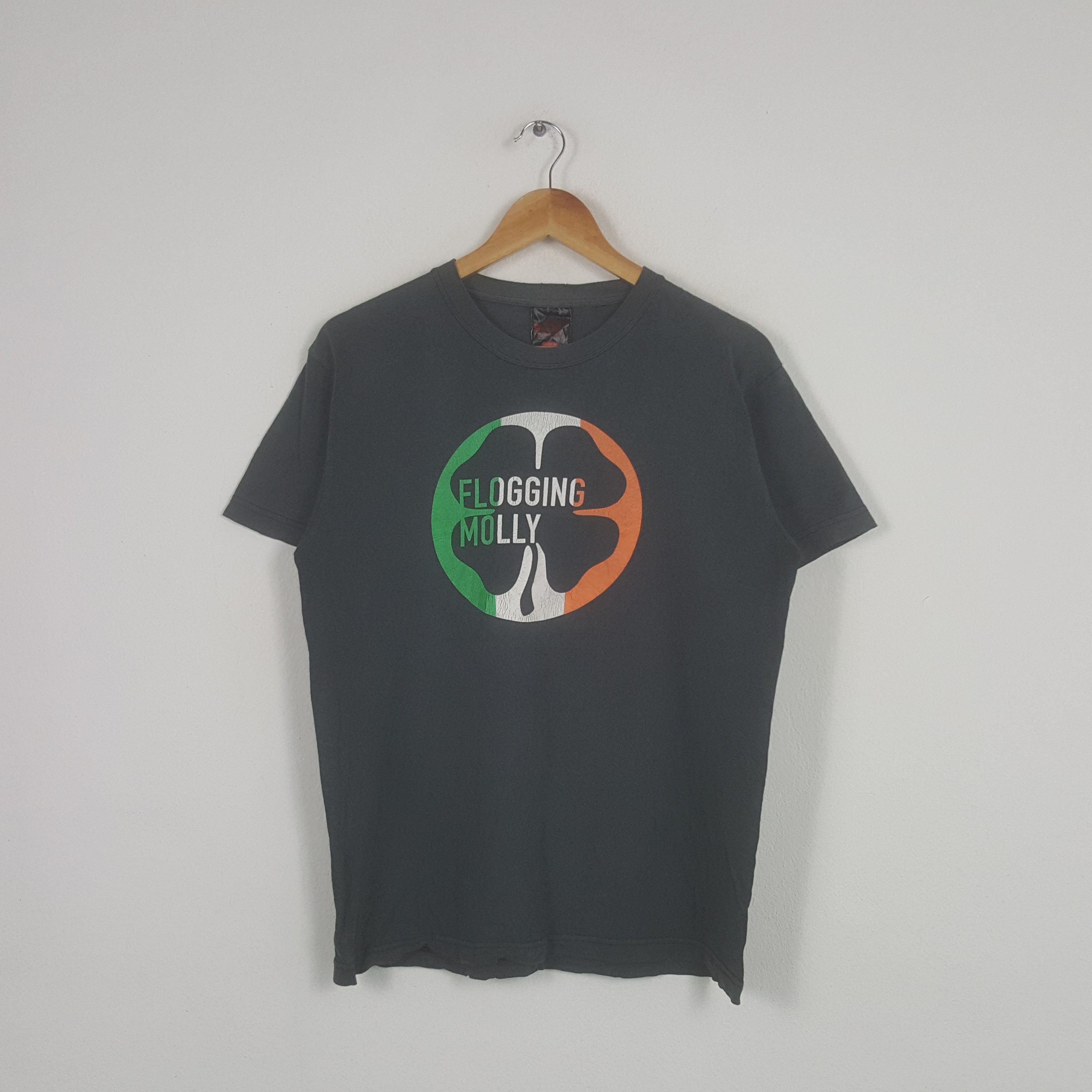 Vintage Vintage Flogging Molly Tshirt Size US M / EU 48-50 / 2 - 6 Thumbnail