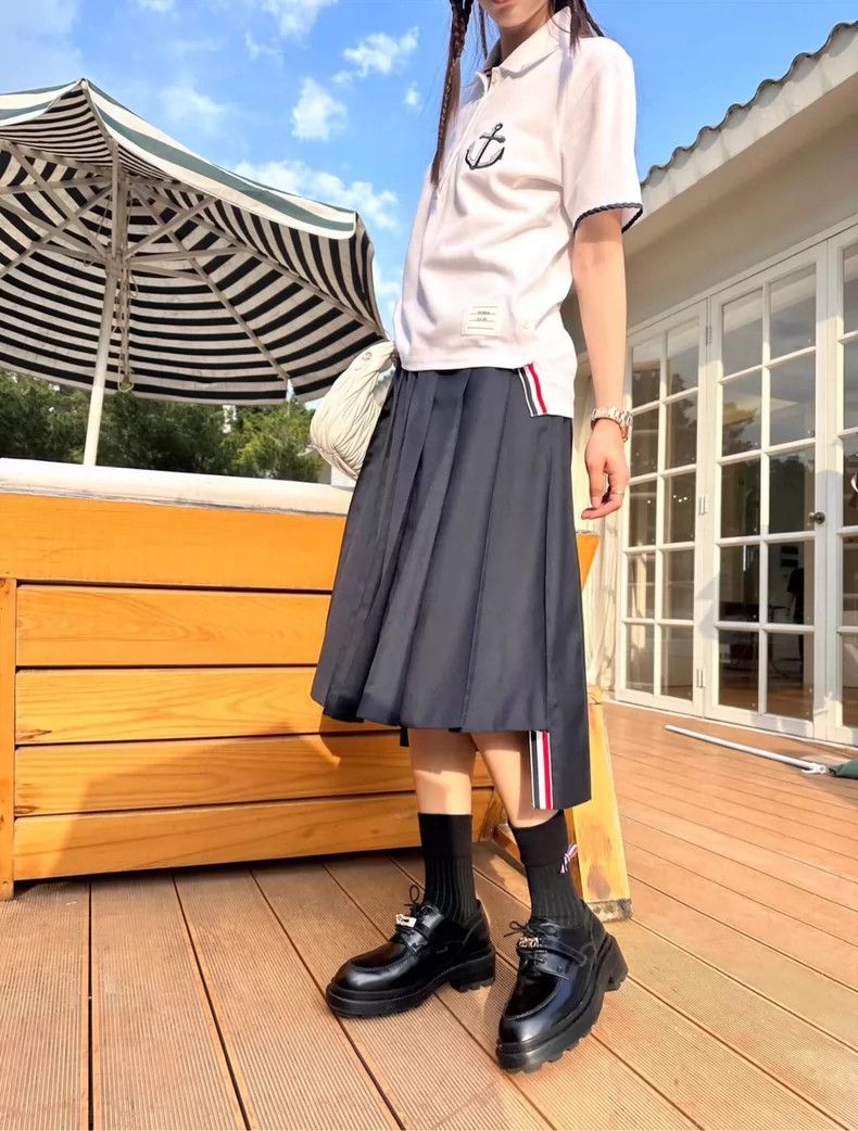 Thom Browne Thom Browne Women's pleated skirt 2505-Nextarrow Size 26" / US 2 / IT 38 - 7 Thumbnail