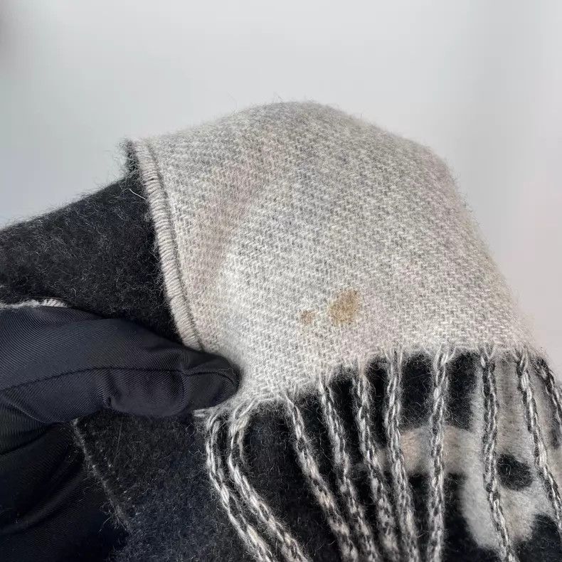 Louis Vuitton Louis Vuitton Black and grey printed cashmere double tasse Size ONE SIZE - 4 Thumbnail