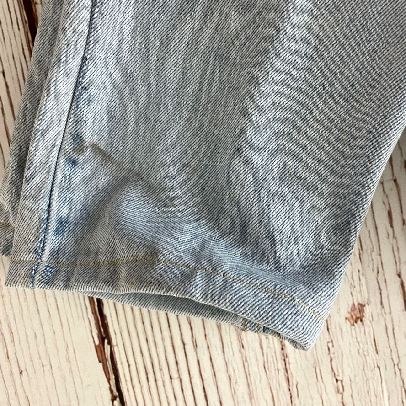 Levi's VINTAGE Levi's Women's Hi Rise Mom Jeans Light Wash Size 14 Jeans Blue Women 14 Mom 90s Legacy Size 36" / US 14 / IT 50 - 3 Thumbnail