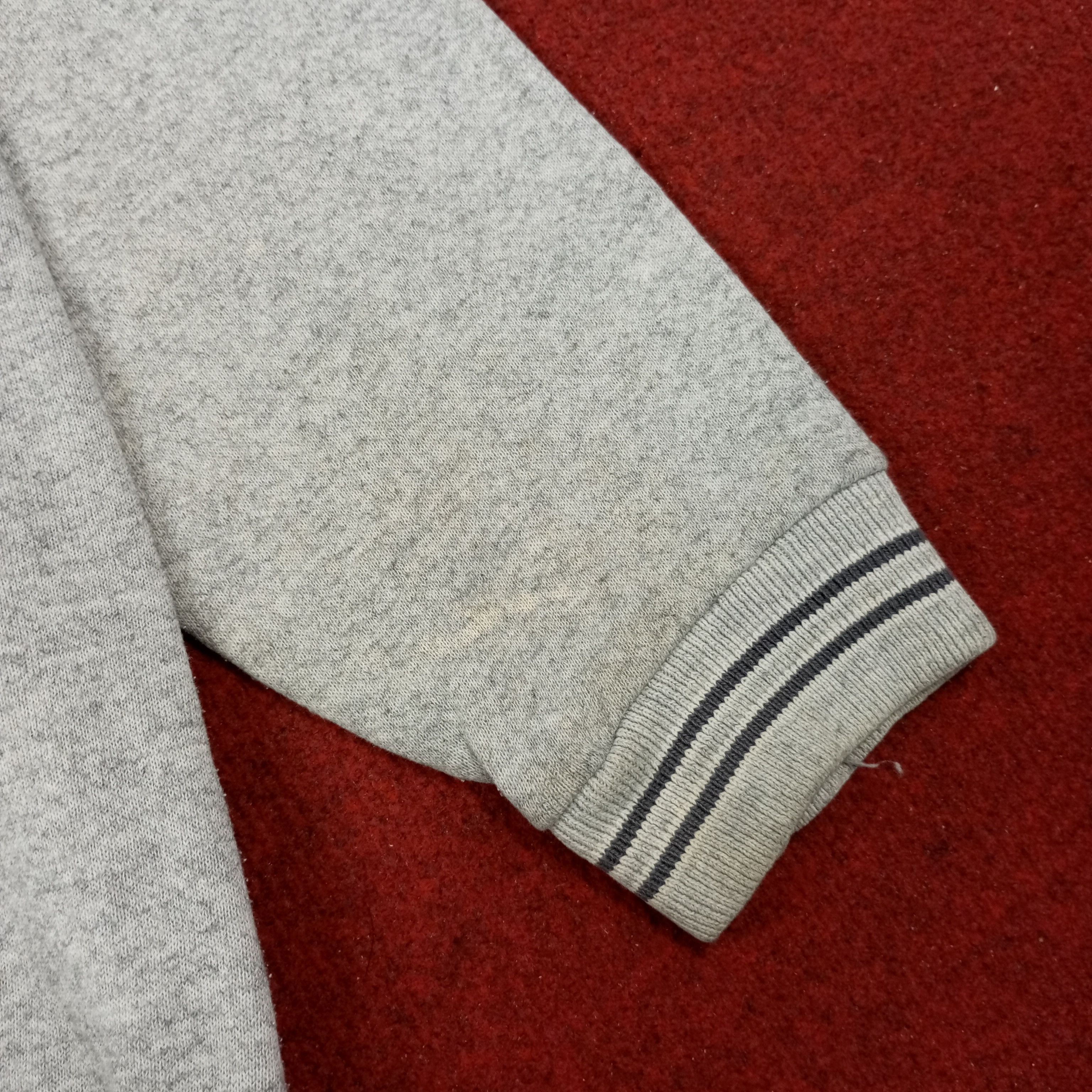 Mickey Mouse Disney Mickey Mouse Vintage Sweatshirt c236n9 Size US XL / EU 56 / 4 - 6 Thumbnail
