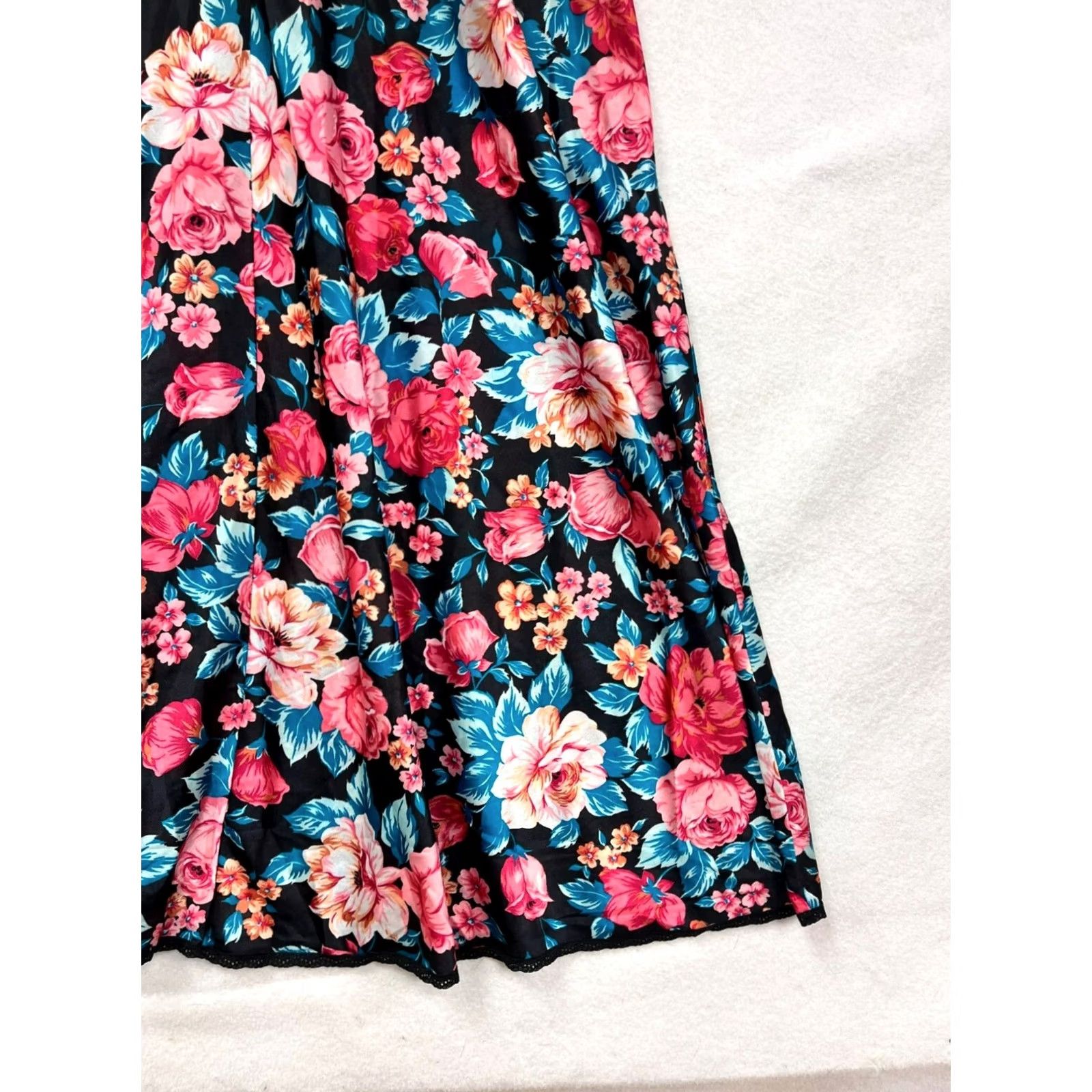 Vintage VINTAGE Vanity Fair Nightgown Dress Womens M Black Nylon Floral Sleeveless Lace 1970s Eveningwear Scarce/Like New Size M / US 6-8 / IT 42-44 - 5 Thumbnail