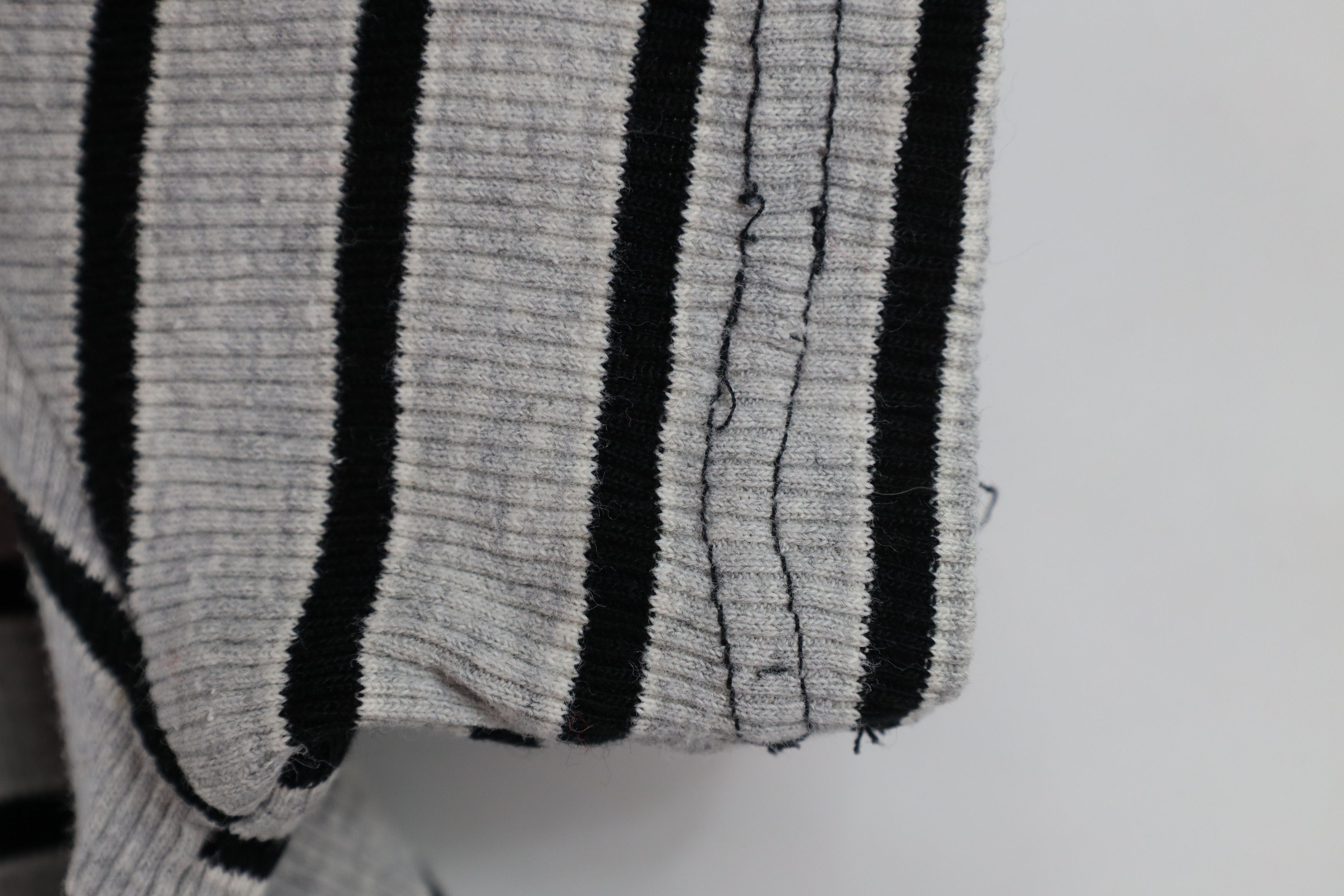 Vintage Vintage 90s Streetwear Ribbed Thermal Knit T-Shirt USA Size L / US 10 / IT 46 - 13 Thumbnail