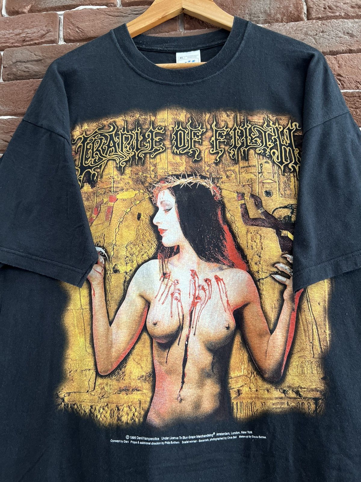 Band Tees Vintage 1998 Cradle of Filth "Praise The Whore" Band Tshirt Size US XL / EU 56 / 4 - 5 Thumbnail