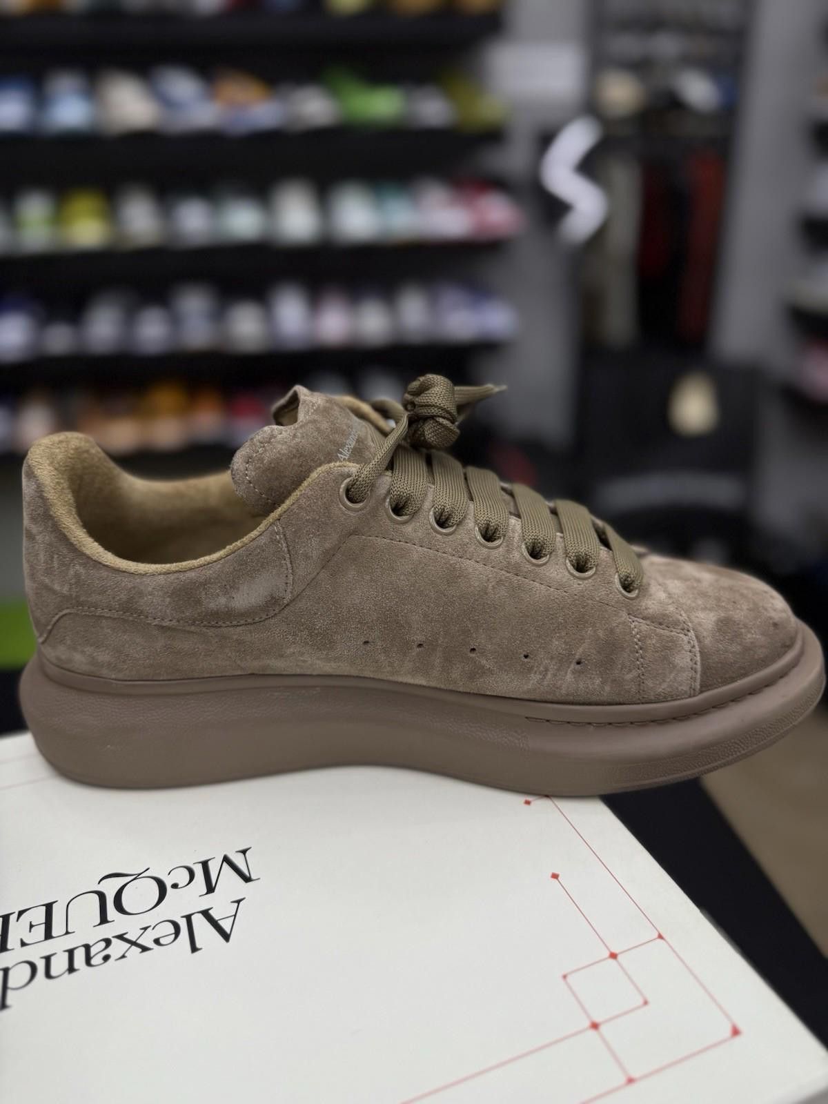 Alexander McQueen Alexander McQueen Sneaker Suede Brown Size 12US/45EU Size US 12 / EU 45 - 7 Thumbnail