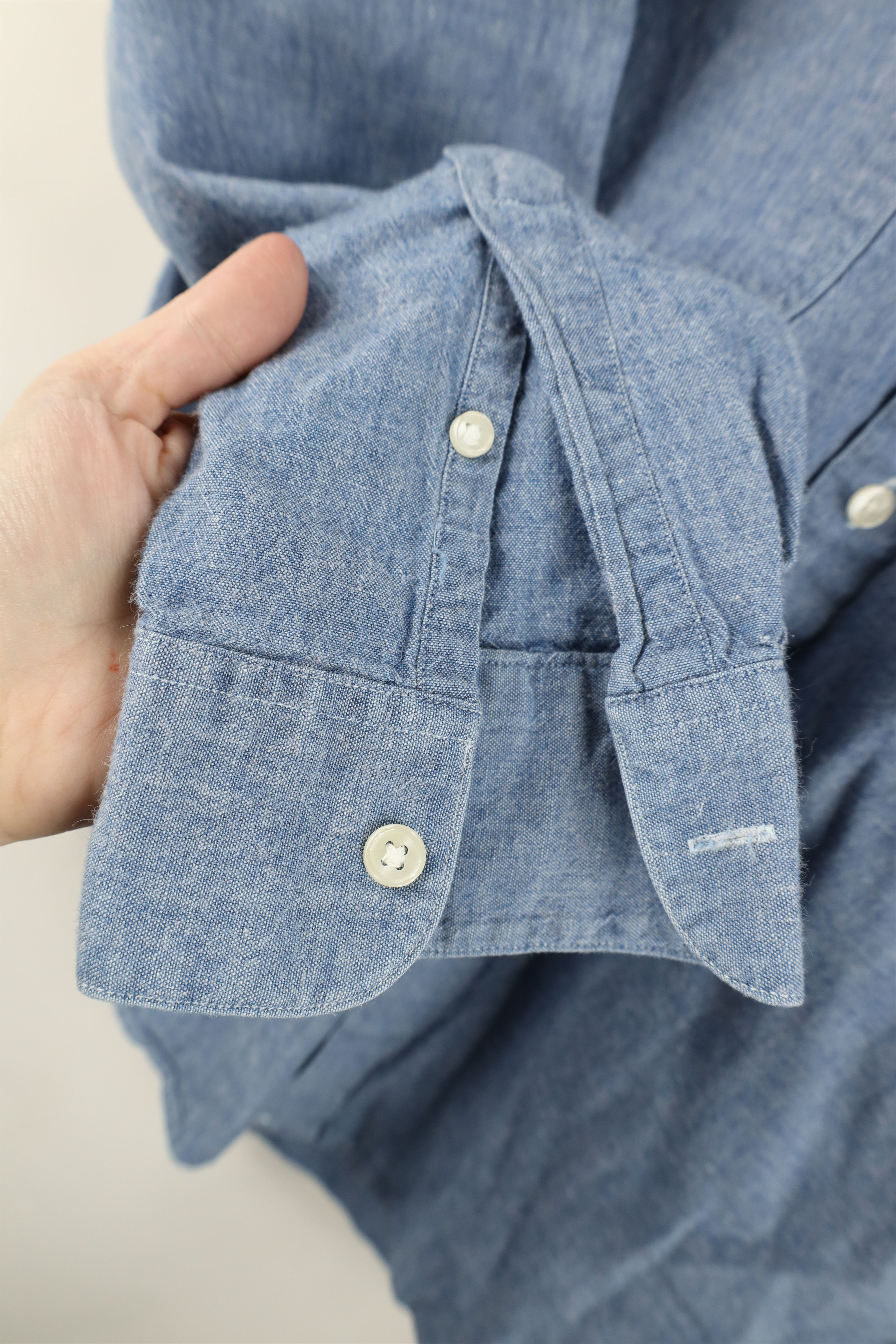 Izod Vtg 80s 90s Izod Crest Chambray Collared Button Down Shirt Size US M / EU 48-50 / 2 - 5 Thumbnail