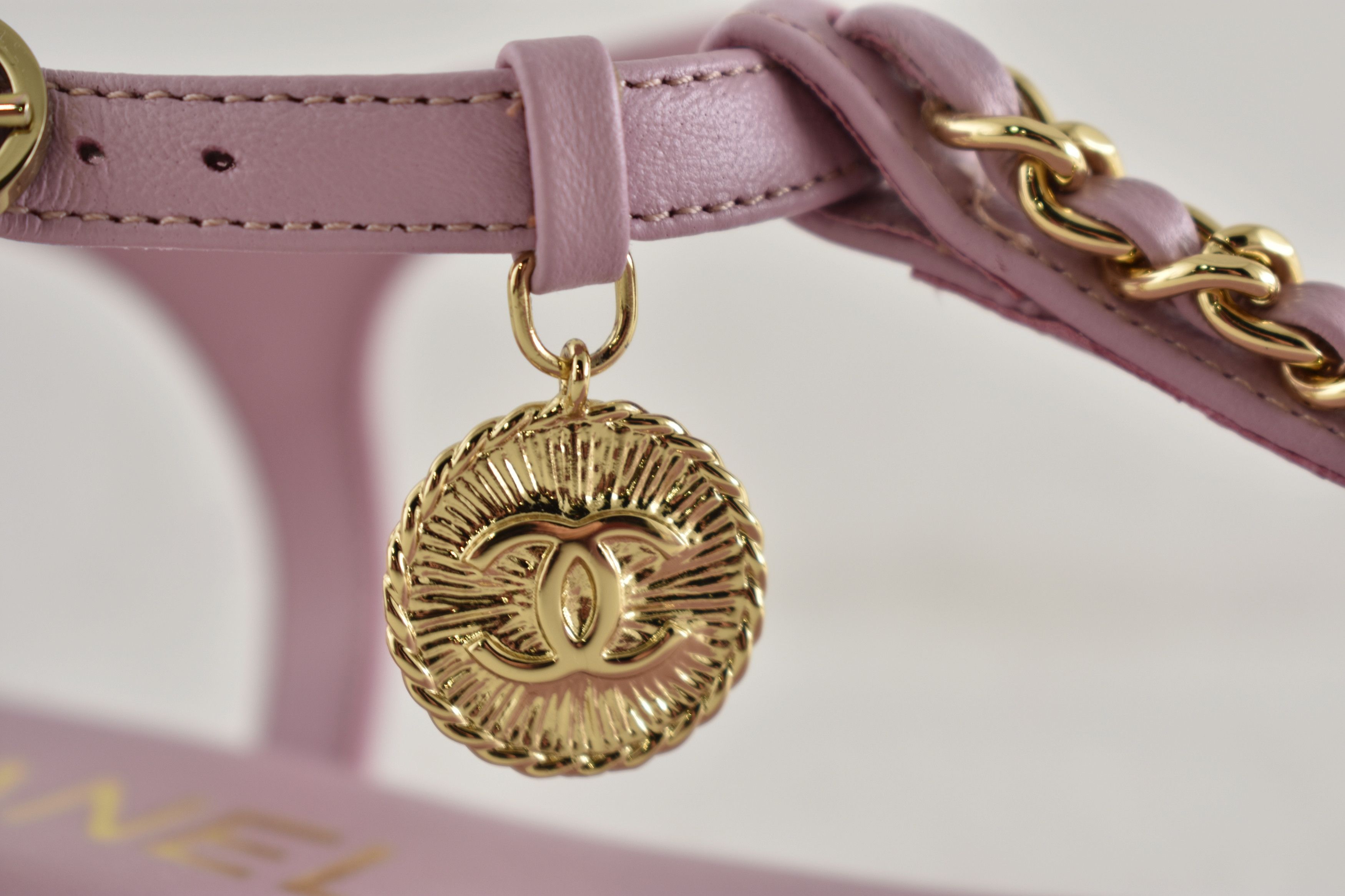 Chanel Chanel 24B Lilac Pink Gold CC Logo Flat Thong Sandal 39.5 Size US 9.5 / IT 39.5 - 6 Thumbnail