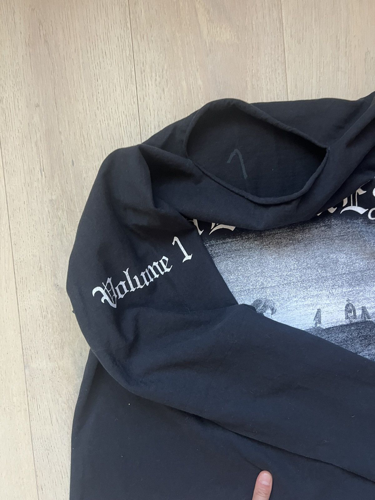 Yeezy Yeezy Vultures small longsleeve t shirt black size 1 Size US S / EU 44-46 / 1 - 3 Thumbnail