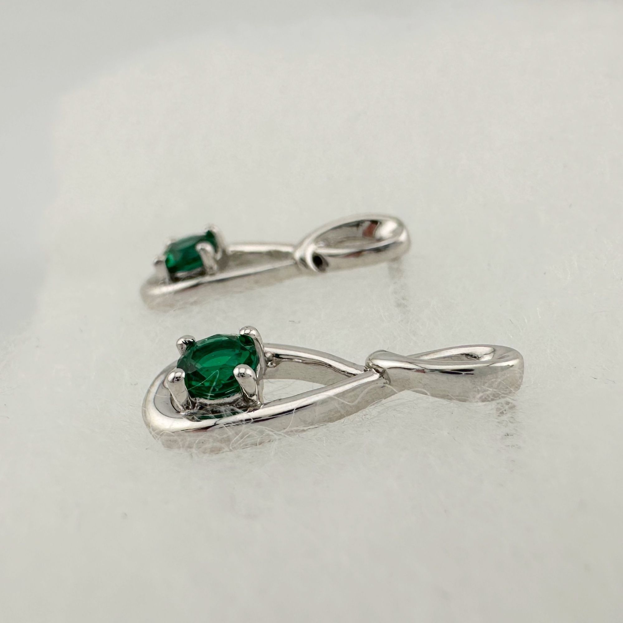 Other Beautiful Round Emerald Swoop Earrings in Sterling Silver Size ONE SIZE - 8 Thumbnail